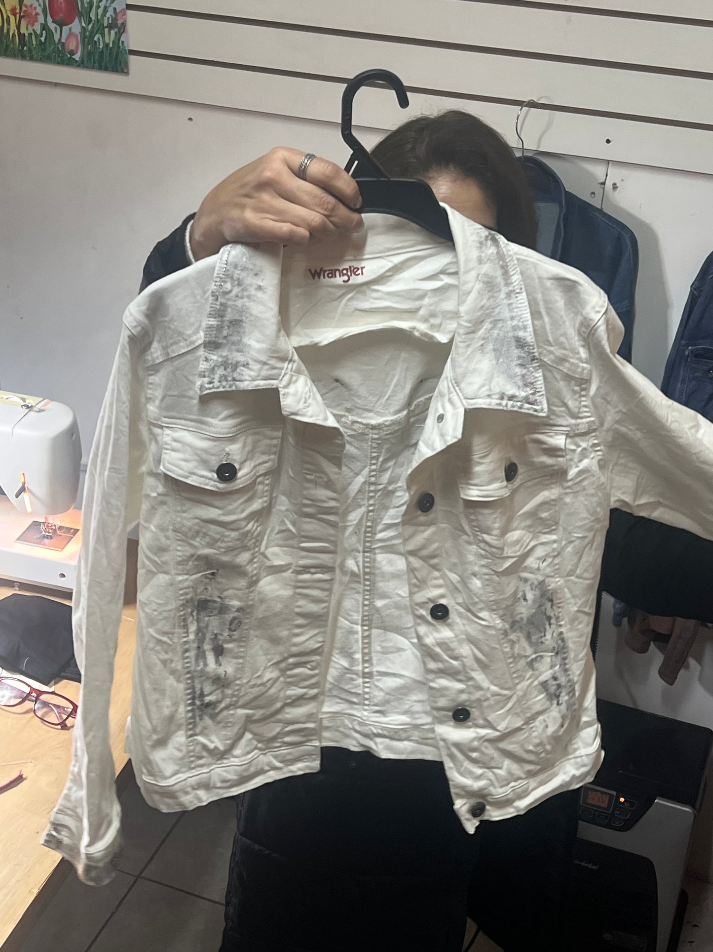 Chaqueta intervenida okliz mezclilla angel blanca